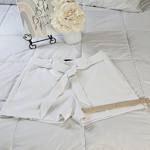 Banana Republic Pants - Banana Republic White Shorts Elegant Wear Resortwear Beach shorts Garden Bliss